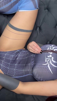 Spider Girl dostaje niesamowity fellatio i intensywne seksy!