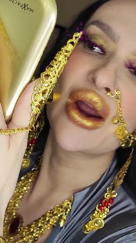 I Mesmerize You with My Lips and Magic Crystal