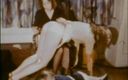Vintage megastore: Una lesbica vintage punisce una giovane con il culo grosso