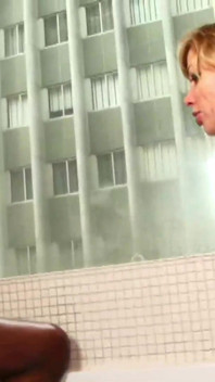 락 턱: 아드리나 니콜