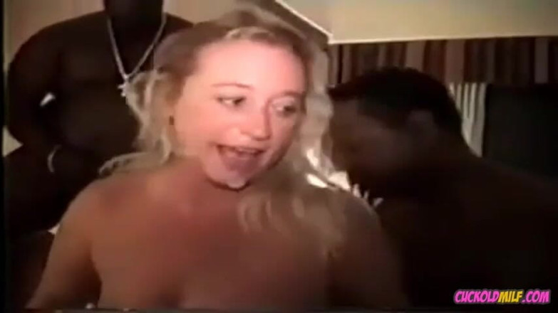 Cuckold MILF: Milf infiel tomando en el culo y el coño