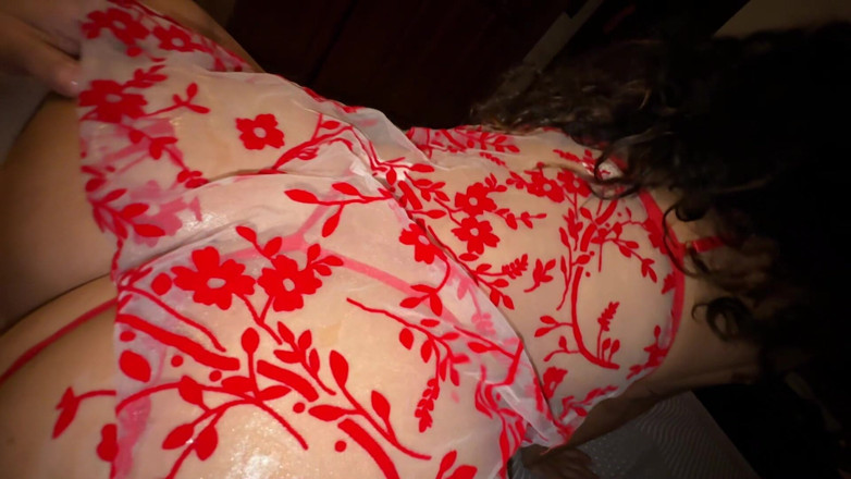 SENSESEX: 家里的继母来我的房间，特别是给我挤奶