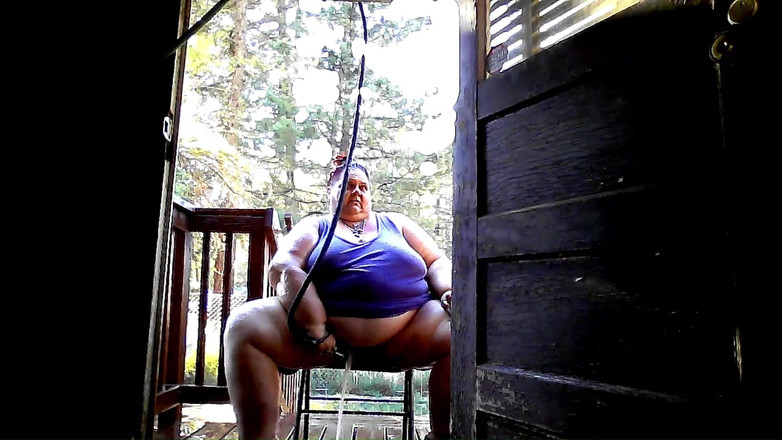Mistress_T_FD_GD: Su hortumunda duş alıyor. Bölüm 4