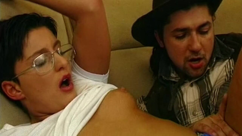 VHS-Vixxxen: Hospodyňka ochotně čeká na svého manžela