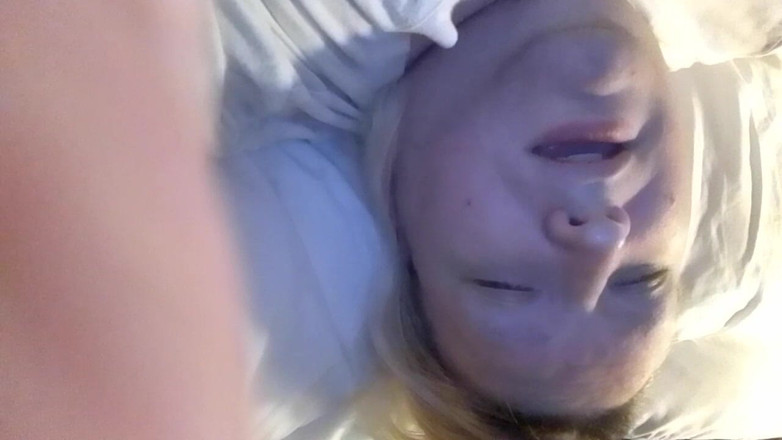 Roxxie rae page: Masturbare noaptea târziu la hotel