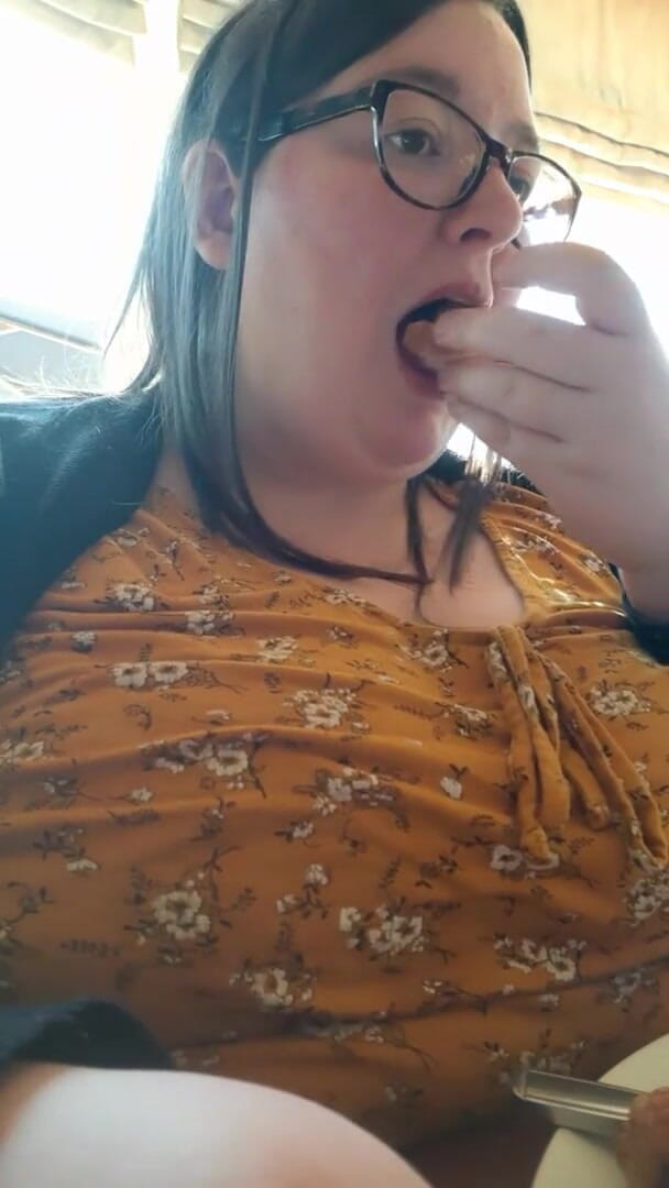 SSBBWLadyBrads: Bbw ssbbw eet een volledig Engels terwijl (geen audio)