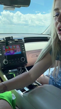 Furtiva paja en el coche con Kody Evans