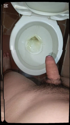 charlessteel: 호기심 많은 트윙크가 소변 싸고 자위하는 모집