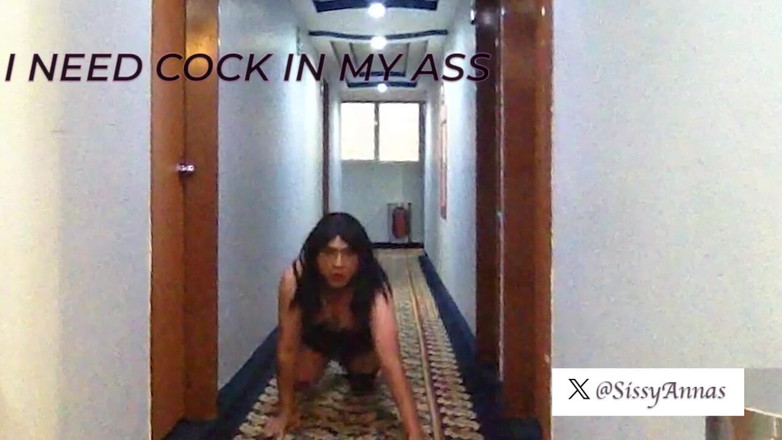 Sissy Anna Sophia: Vadia exibicionista feminita no saguão do hotel