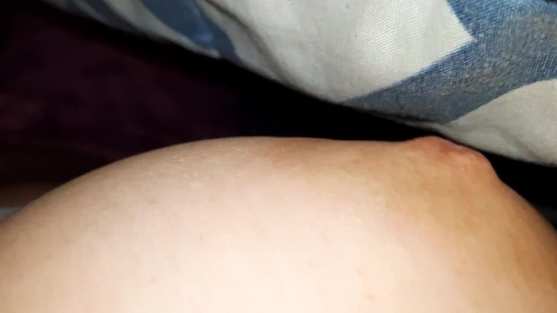 Lucyplay: Probudil jsem se tak sexy, že jsem masturboval ve své posteli