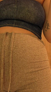 Wearing a Maxi Pad, I'm Masturbating and Showing off My Big, Sexy Ass in Leggings.