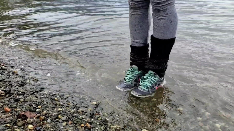 Nerdy_faery: Blöta strumpor och piss