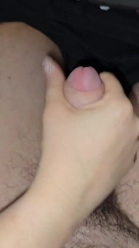 Bini Memberikan Saya Handjob Di Sofa Semasa Kami Menonton TV Bersama Pada Waktu Petang