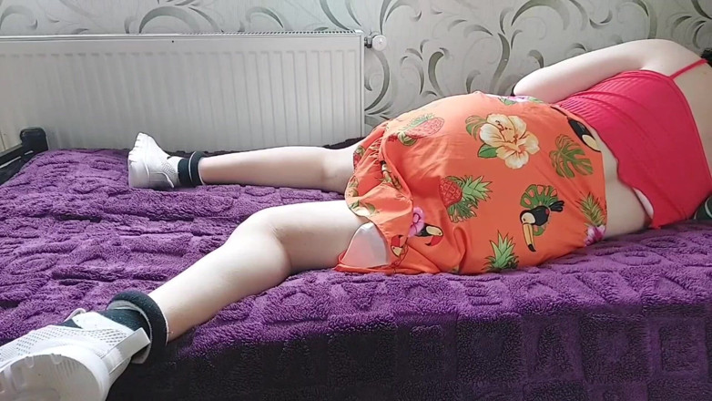 Kitty_Cross: Transsexuală cu cur mare care se masturbează
