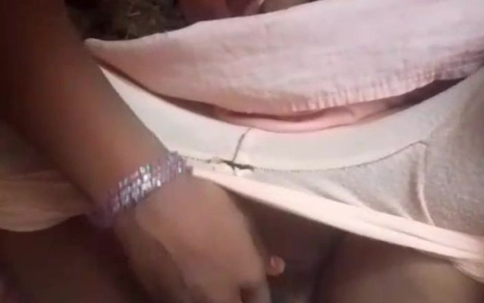 RJ NISHA: Lồn của bhabhi bhabhi ở làng Ấn Độ phun nước