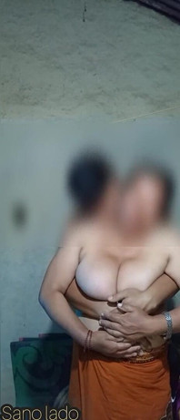 Bermain dengan payudara besar adik tiri saya dan puting audio nepal yang jelas bahagian 1