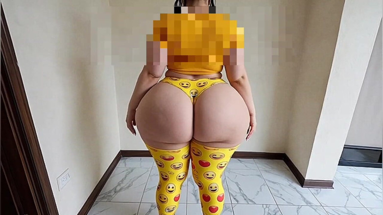 Xprohibidox1: Pantat montok emoji gondal-gandul sambil pamer legging