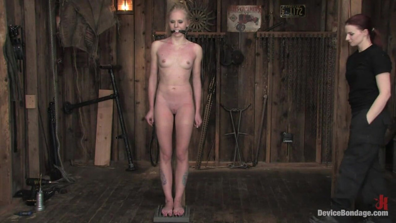 Device Bondage by Kink: Jandi Lin Live, partie 2