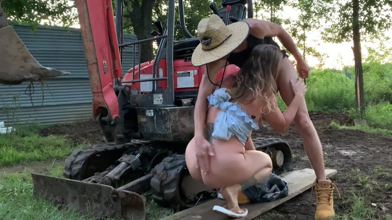 Farmers Wifey: Jebanie na traktor na zewnątrz, wypełnij mnie spust i sikanie