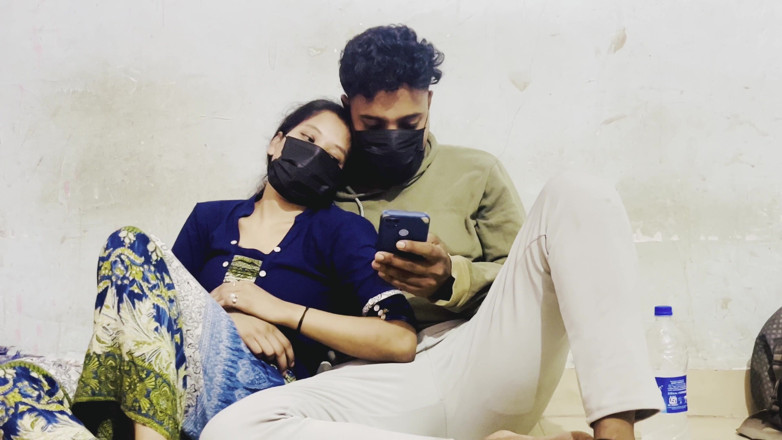 NikiRathod: hataane ke kapre, chunban stan dabaana vah ise pyar karti...