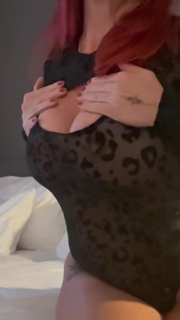 นมโชว์สาวMILFเงี่ยนหีกำลังจะตายเพราะอยากเย็ด