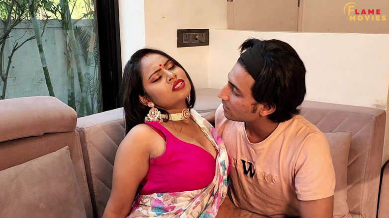 DesiHeat Studio: Desi bhabhi seks keras dengan pemuda desi India