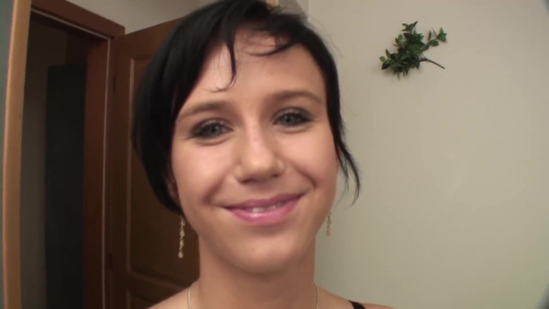 German amateur - 100% German hardcore videos: Une adorable MILF brune se fait baiser
