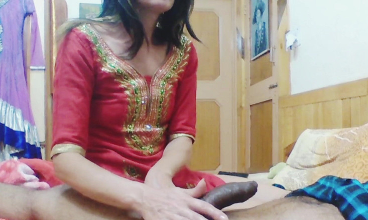 Bolly Karma: Tangan indah istri cantik di atas kontol