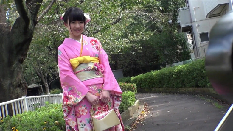JapaneseAmateur: Nena japonesa obtiene su apretado coño peludo lleno de esperma...