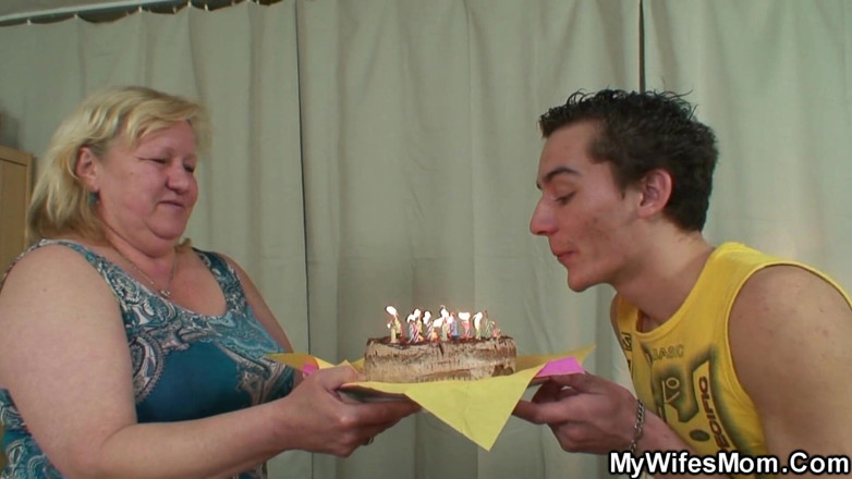 My Wifes Mom: Plaisir coquin pour son anniversaire