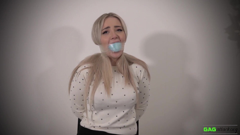 Gag Attack: Aubrey- chiaramente tape gag