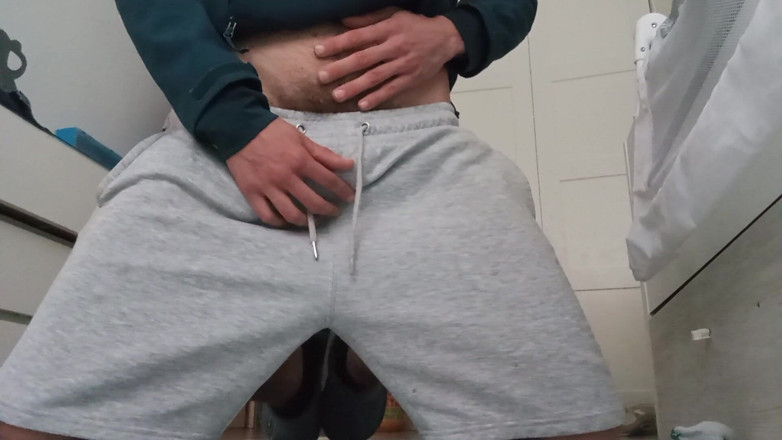 Elvissc: The Fitness Trainer Jerks off Inside His Pants and Shows...