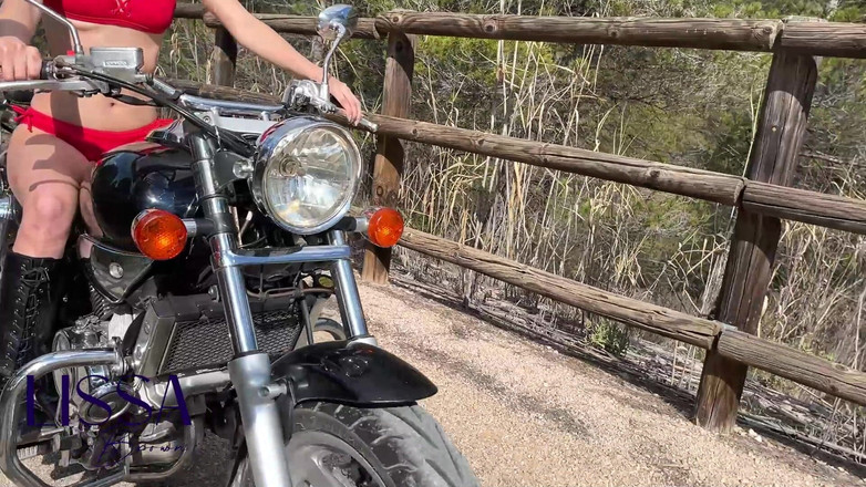 Lissa Brown: Diversión con las vibraciones de mi bicicleta, con lamiendo el