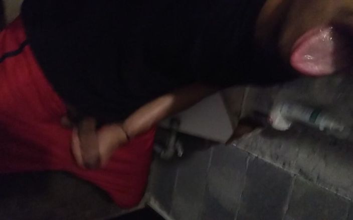 AlexAlejandro13: Słomka w toalecie była konieczna. Naprawdę bardzo to lubisz.