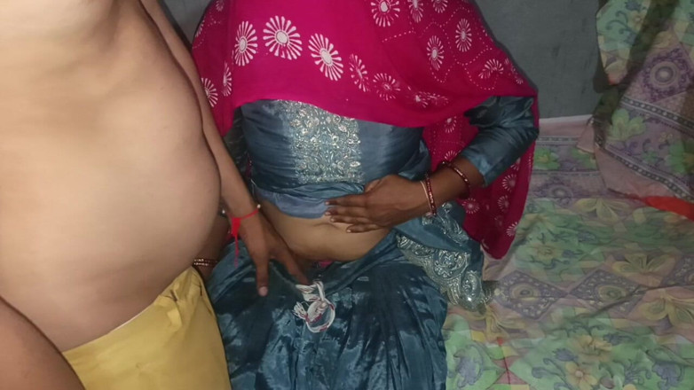 Savita5343: Genç Hintli ateşli kadın sakso çekip biniyor