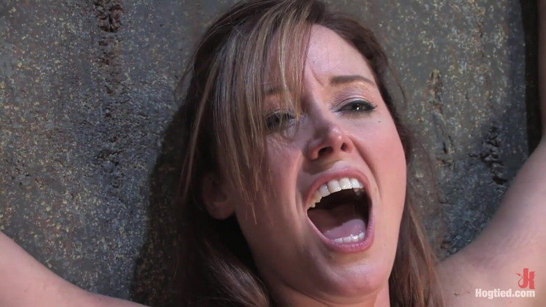 Hogtied by Kink: Christina Carter: non-stop orgastische shoot! Moet ik nog meer zeggen?