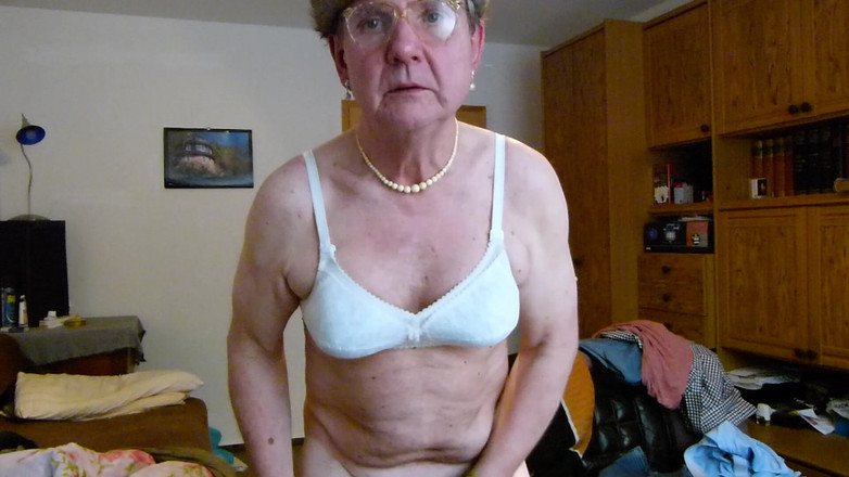 Andi Geil: Crossdresser andreas kencing dan coli