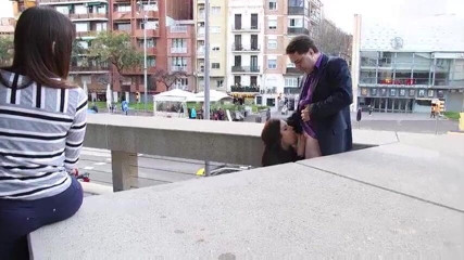 Andrea Dipre Channel: La joven Rebecca Volpetti le hace una mamada pública a...
