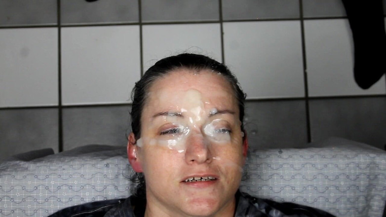 Dirty Dees: Dirty dees bekommt ihr gesicht in einer fantastischen selbstgedrehten amateur-gesichtsbesamung...