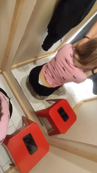 試着室でのクイックフェラチオ