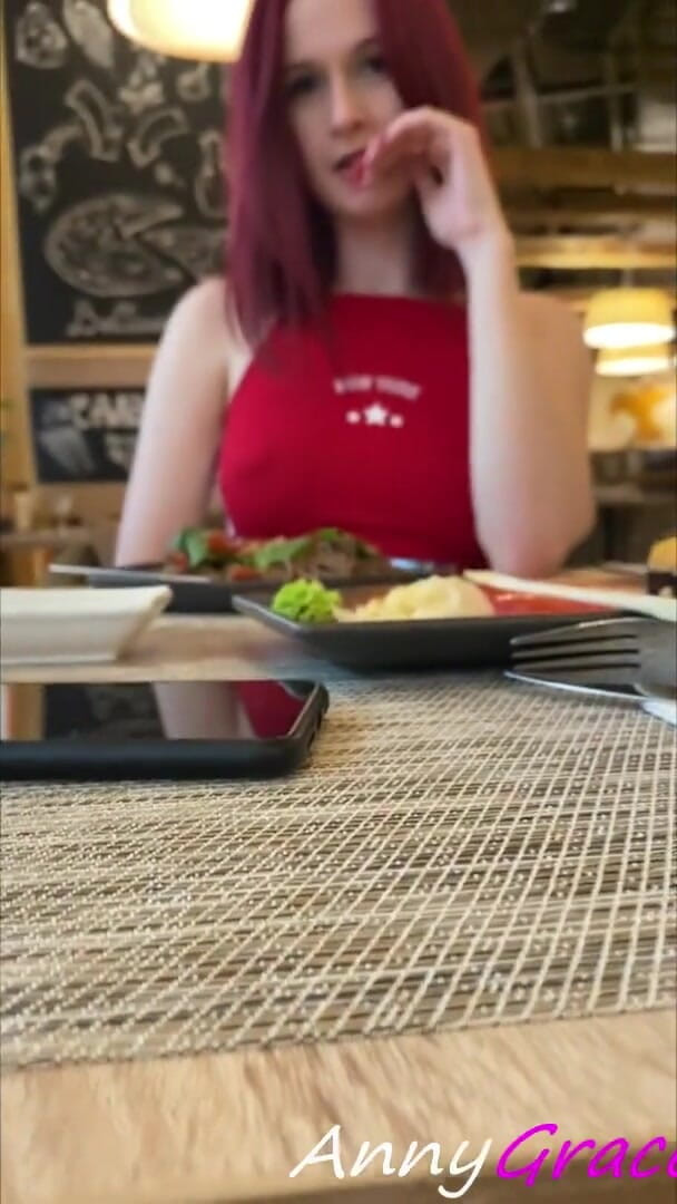 AnnyGrace: 호텔에서 자위하는 백인 스타킹을 입은 예쁜 소녀 - Annygrace