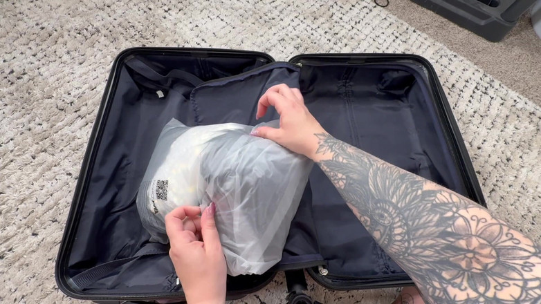 Chandler Knight: Vlog Pack with Me for Vacation: Tente no transporte