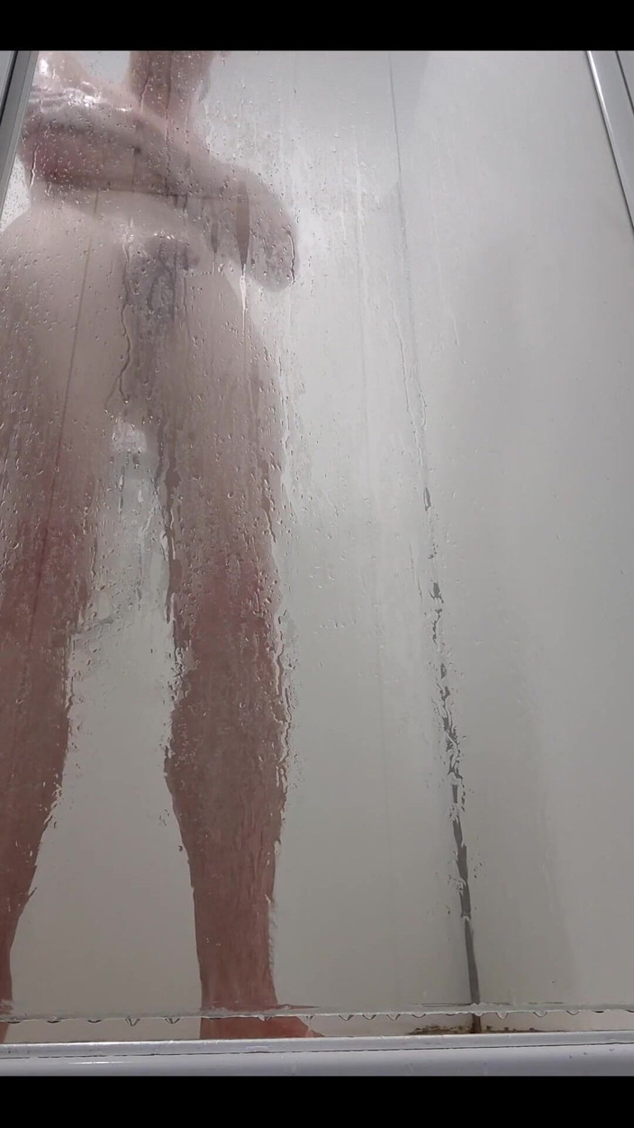 Snauwflake: Shower Time at Work