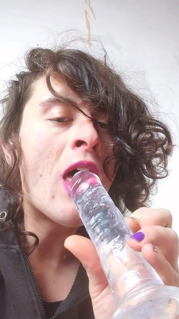 Sara B: Sara NB, pipe avec un gode
