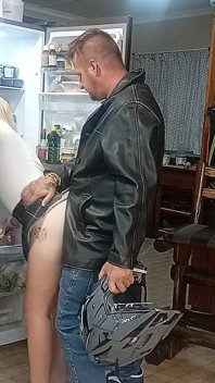 Секс на кухне