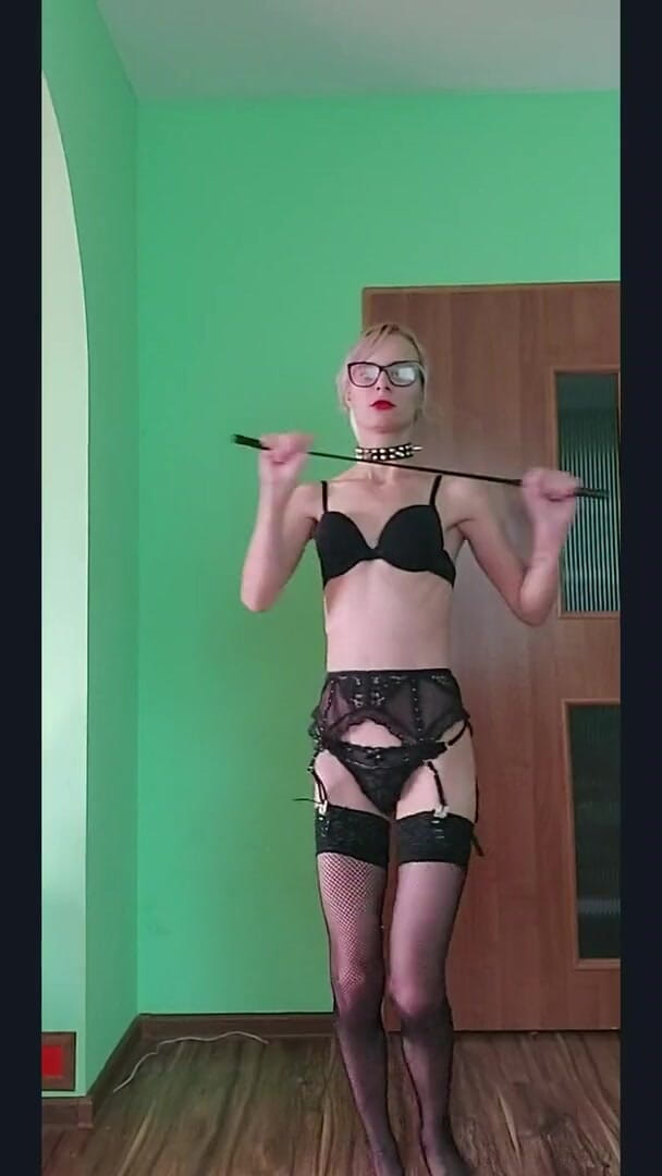 Wet Pussy Fuck: Stripteuză de optsprezece ani dans sexual
