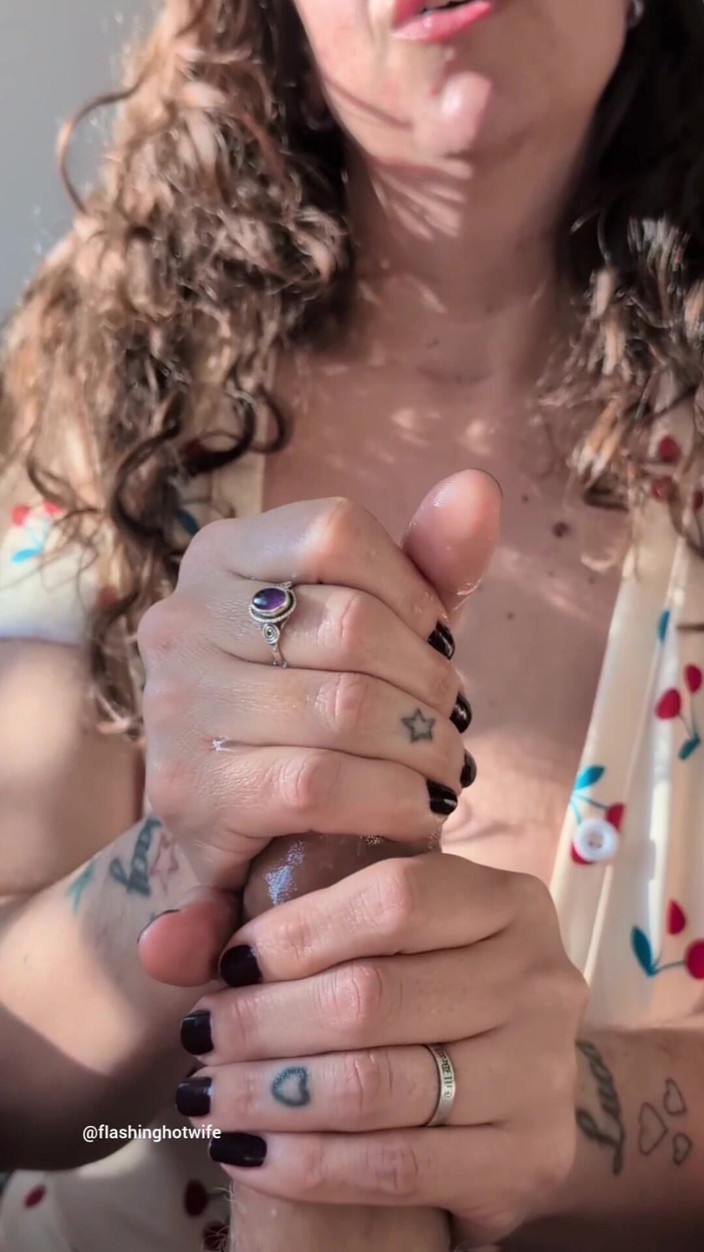 Roo Smith: 热辣人妻说脏话打手枪