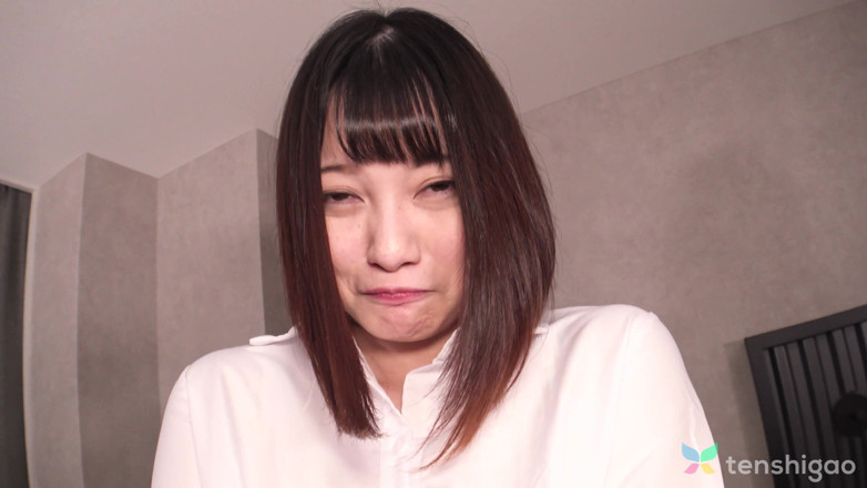 Tenshigao: Nana Okamoto joue avec nous dans son uniforme de bureau...