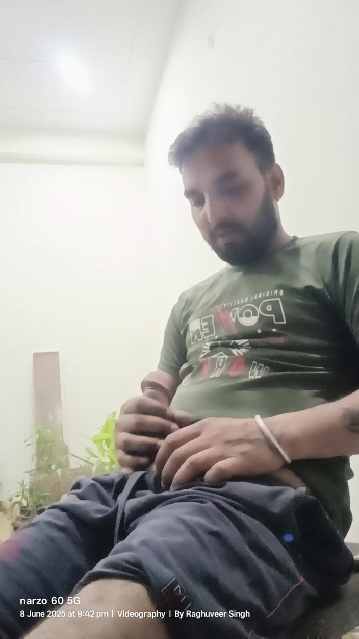 Rajasthani-old-lover: 印度叔叔在展示鸡巴邻居叔叔后掌握了