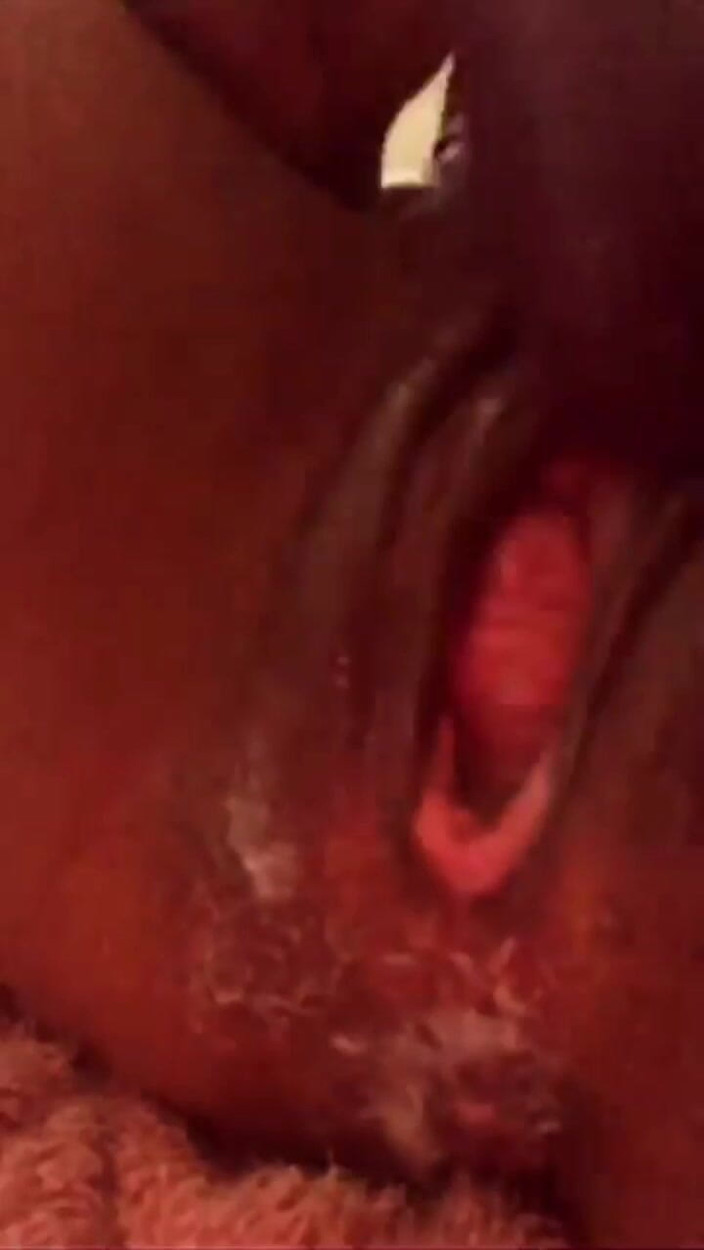 Freaky relatives: ジャマイカの女の子、バイブレーターでスカイクリーム